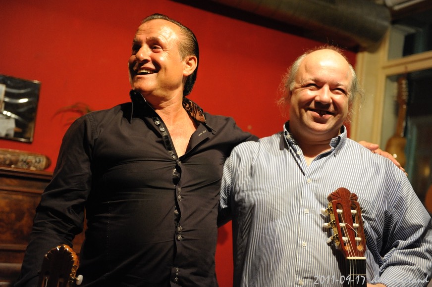 Gypsy guitarist Mike Reinhardt and Kai Heumann smile after the concert. © by Dirk Engeland