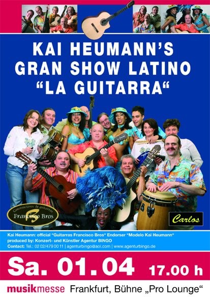 buntes Plakat der "GRAN show Latino" mit 14 Musikern und Tänzern. In der Mitte Kai Heumann.